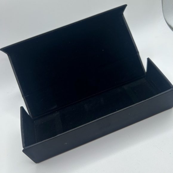 Hugo Boss Black Red Glasses Case W/ Magnetic Closure 6.5x2.25”x1.25” Sporty - Picture 3 of 5